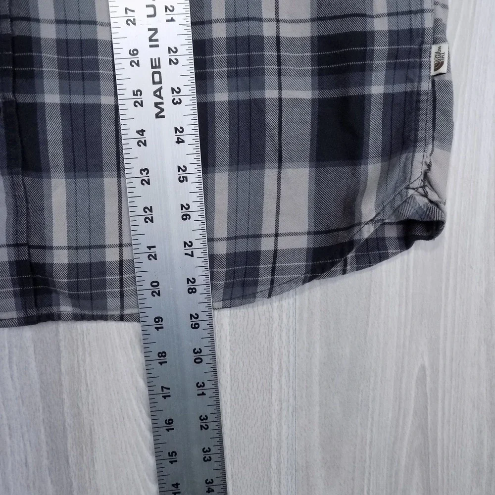 The North Face Mens L Gray Plaid Flannel Button Down Outdoor Gorpcore Comfort